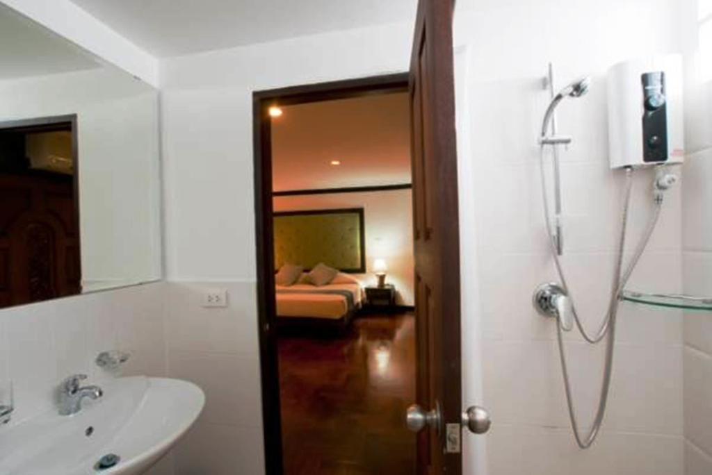 Cucumber Inn Suite Pattaya Eksteriør billede